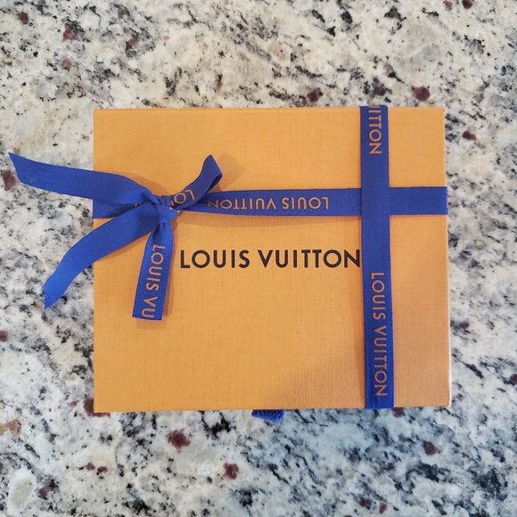 SOLD NEW Louis Vuitton Valentines Key Pouch in Ver - Picture 6 of 6